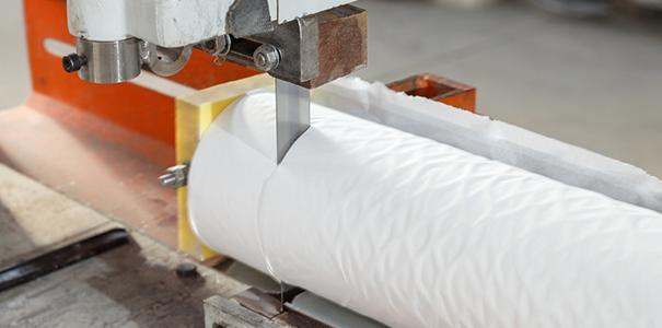 卫生纸正在制造工厂生产